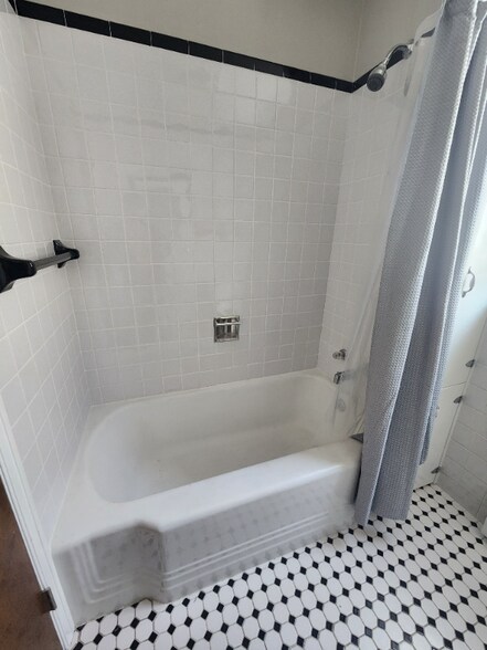 Building Photo - 127 N Washington St