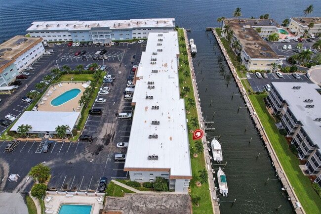 Building Photo - 110 Shore Ct