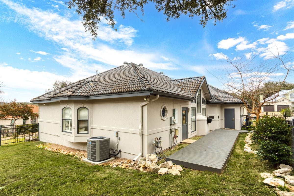 Building Photo - 3411 Nightfall