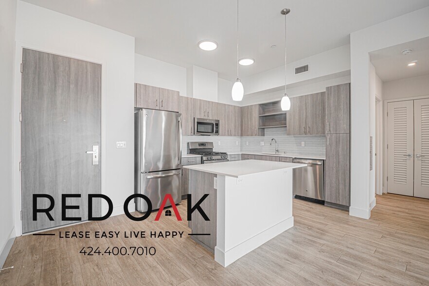 Building Photo - 1331 W 7th St