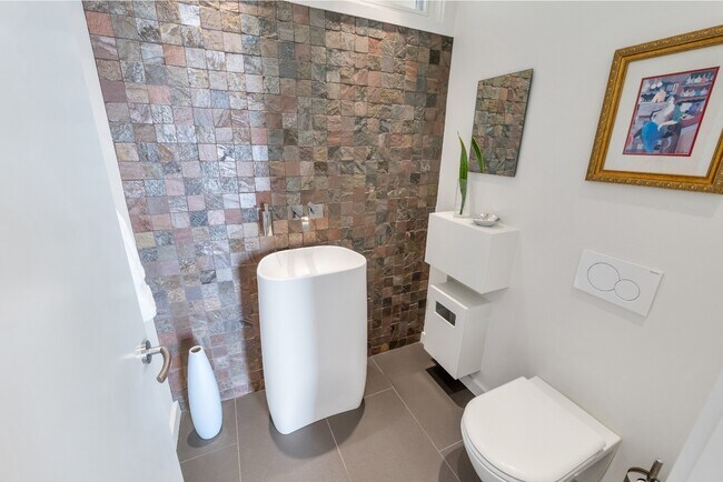 Building Photo - 54 Bay View Dr E