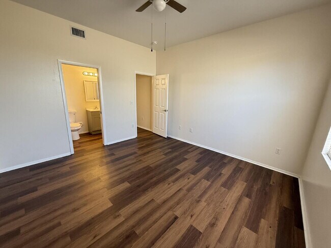 Building Photo - Beautifully remodeled 6 bedroom - 3 bath home in Summerfield Village