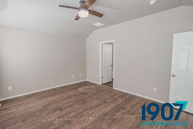 Building Photo - Contemporary 3-Bedroom Home in Yukon – Modern Finishes & Open Layout! - NO PETS - MOVE IN NOW, PA...