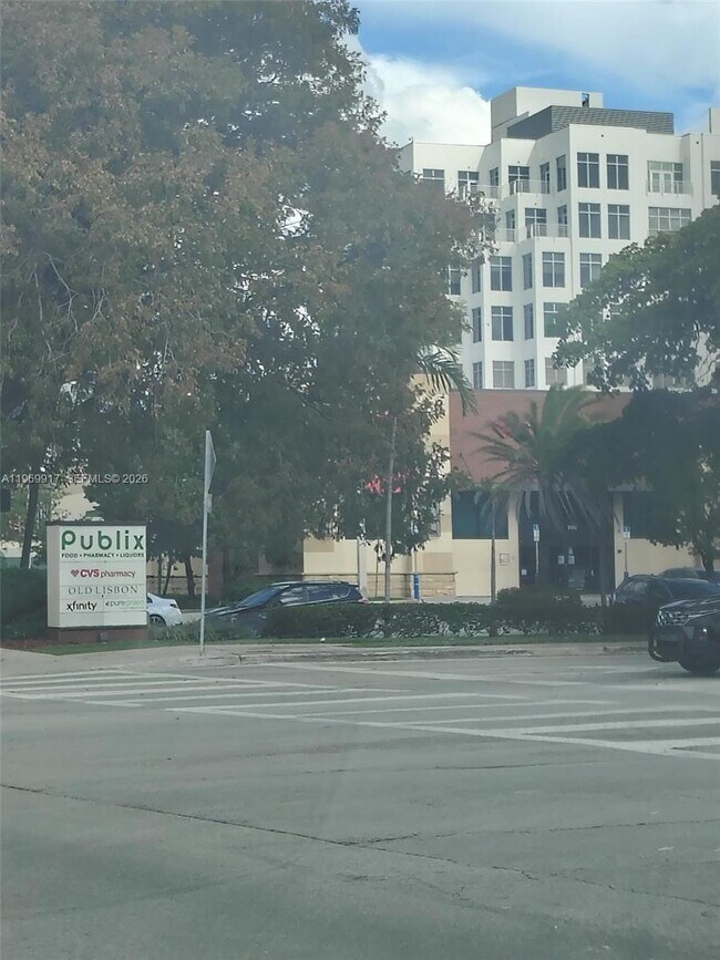 Building Photo - 20400 W Country Club Dr