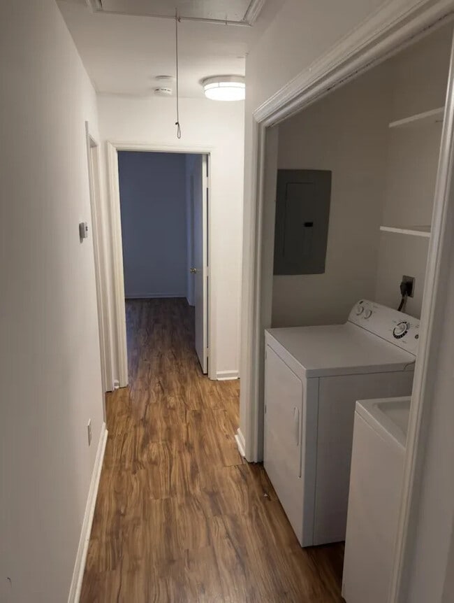 Building Photo - Raleigh Townhouse on Kentwood Park w/ fenced yard