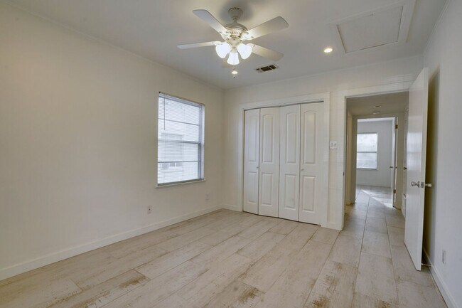 Building Photo - 1208 Shelley Ave