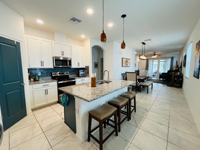 Building Photo - Available for July move-in!
