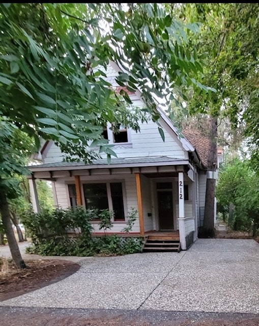 Building Photo - 212 Depot St