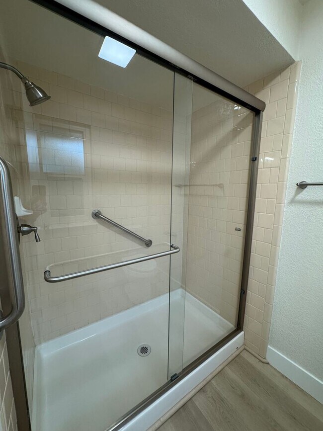 Building Photo - VAILABLE NOW! G O R G E O U S Single Story 3 Bed 2 Bath with Pool