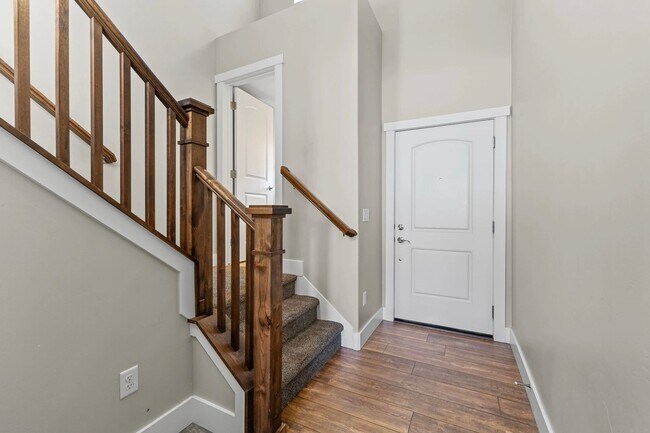 Building Photo - Upgraded 4-Bed Townhome with Finished Base...