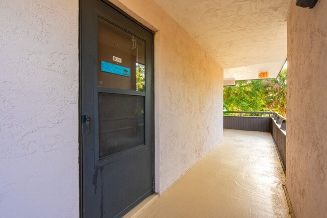 Building Photo - Spacious Condo with utilities included! Lo...