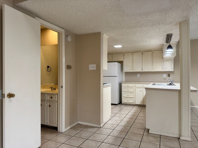 Building Photo - 4217 Aberdeen Dr