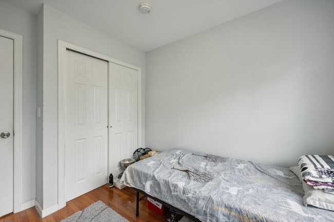 Building Photo - 240.5 South St