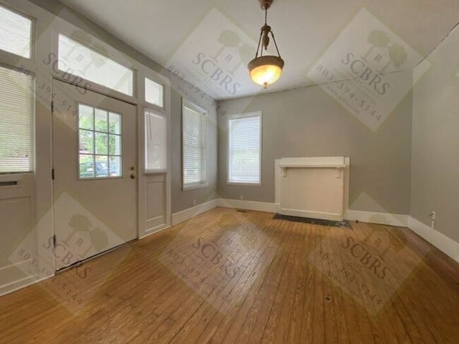 Building Photo - Spacious 6 Bedroom, 3 Bathroom Home Near U...