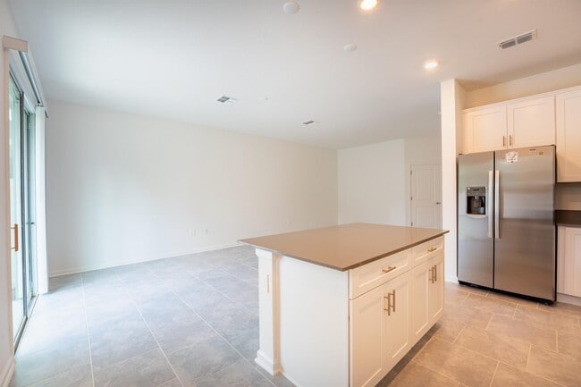 Building Photo - 7464 Stone Crk Trl