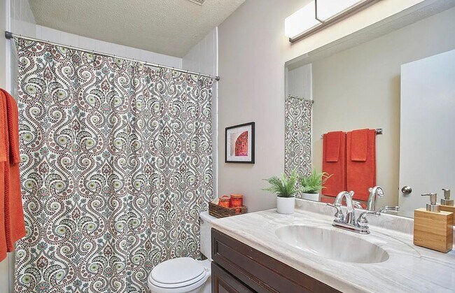 Building Photo - Mid-Century Modern Gem: Renovated 2BR Loft with Pool & Private Patio