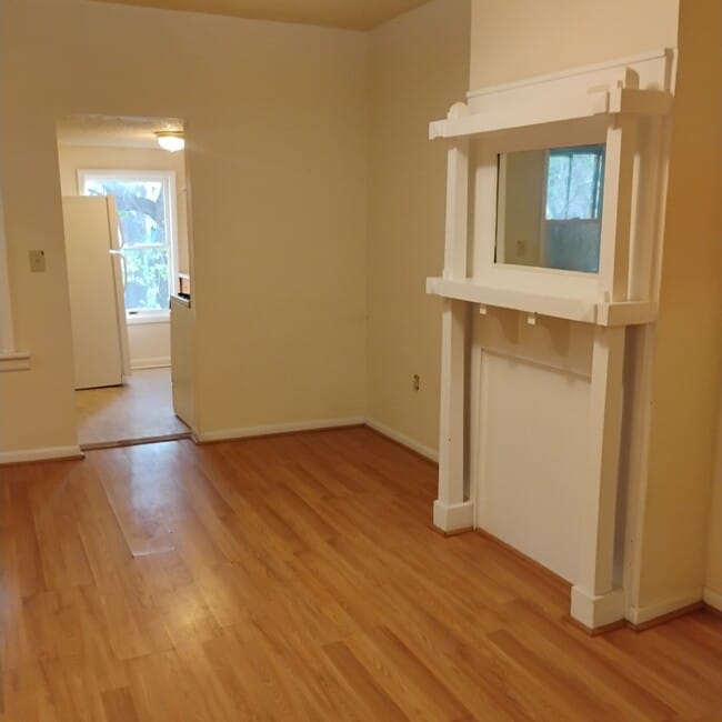 Building Photo - 452 A Hudson Ave
