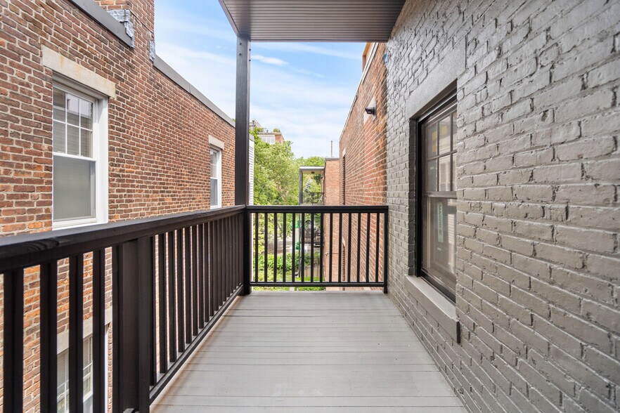 Building Photo - 128 Longwood Ave