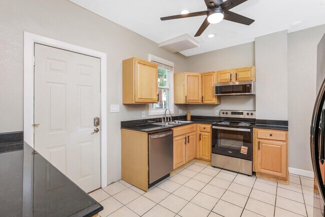 Building Photo - 412 E Oakland Ave