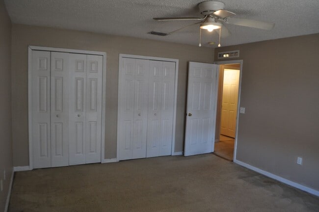 Building Photo - Nice 4 Bedroom 2.5 Bath 2 Car Garage Home ...