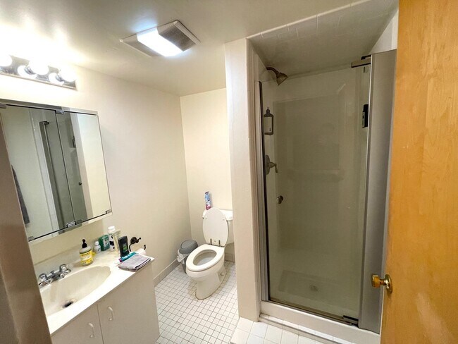 Building Photo - 450 7th St