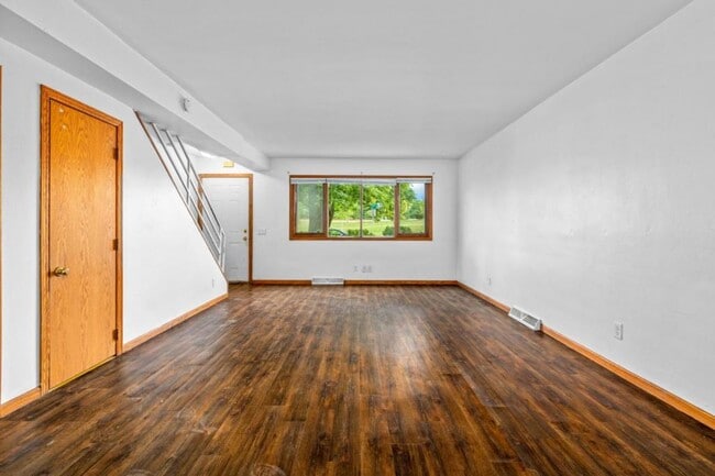 Building Photo - 4321 Britta Dr, Unit 1