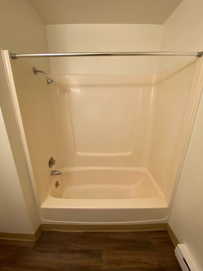 Building Photo - 1222 NE 4th St