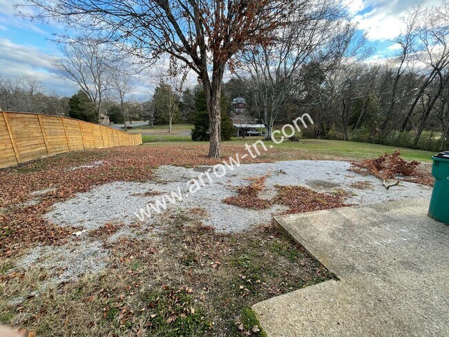 Building Photo - Great 2 Bed 1 Bath Home in South Nashville with Bonus 3rd Room or Office!