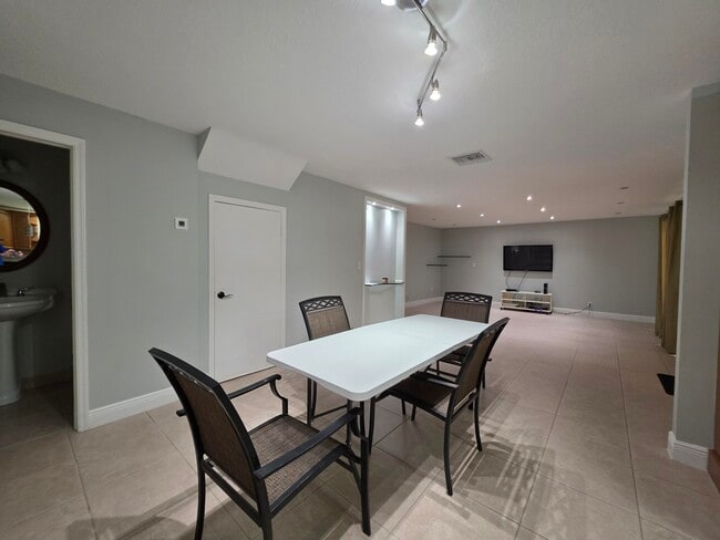 Building Photo - 9460 SW 61st Way