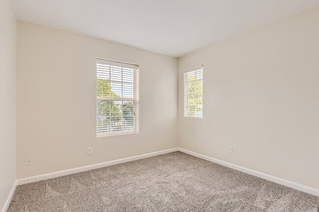 Building Photo - 1642 S Buckley Way
