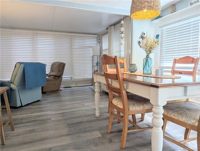 Building Photo - 438 Nettles Blvd