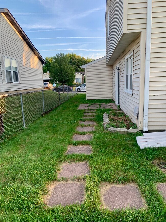 Building Photo - 156 Brookside Dr