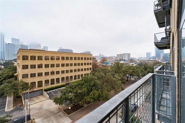 Building Photo - 507 Sabine St