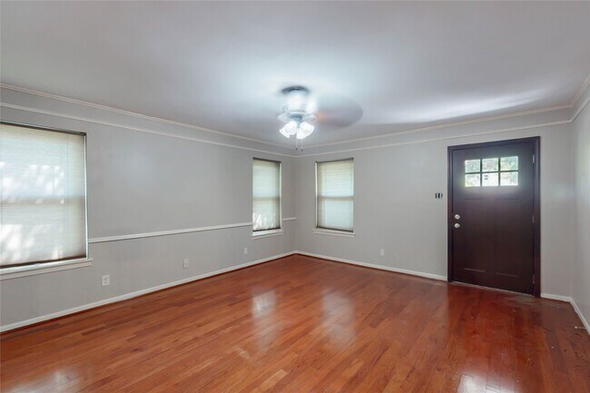 Building Photo - 5338 Creekbend Dr