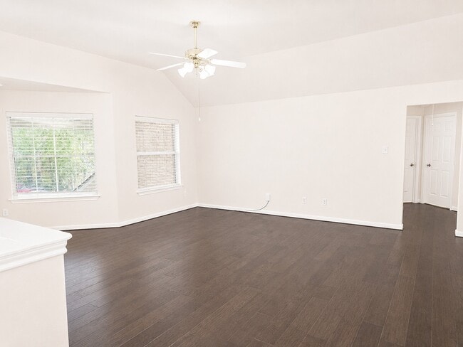 Building Photo - 98 W Knightsbridge Dr