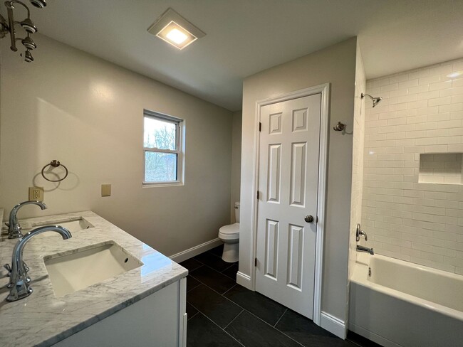 Building Photo - Beautifully Renovated Home!  5 Bedroom, 3 ...