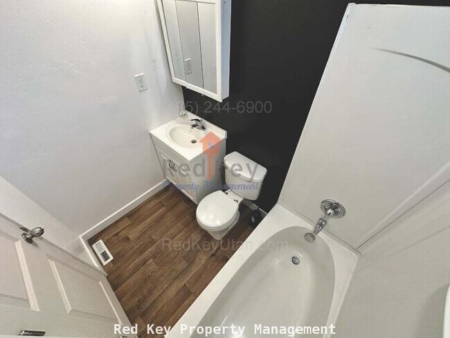 Building Photo - E Vine St Single Family Home