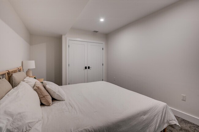 Building Photo - 22 Pudding Pond Dr