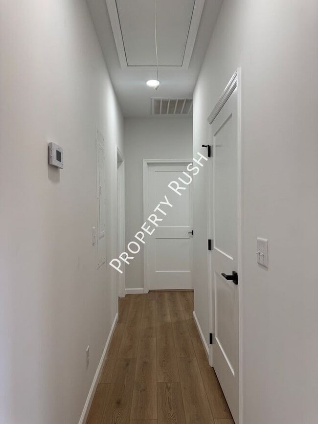 Building Photo - 1852 Wilberforce St