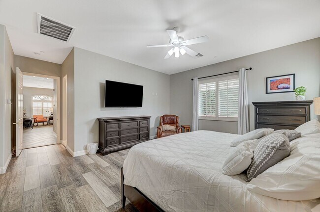 Building Photo - Stunning single-story home in picturesque community!