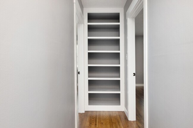 Building Photo - 1801 Elaine Dr