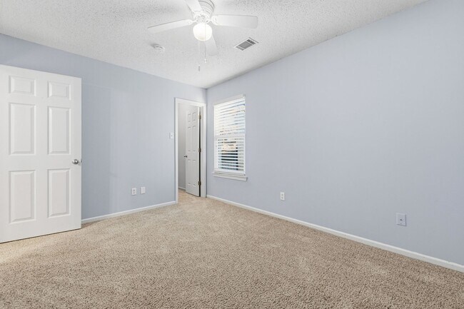 Building Photo - Great location in Sherwood