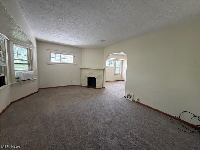 Building Photo - 1605 Larchmont Ave