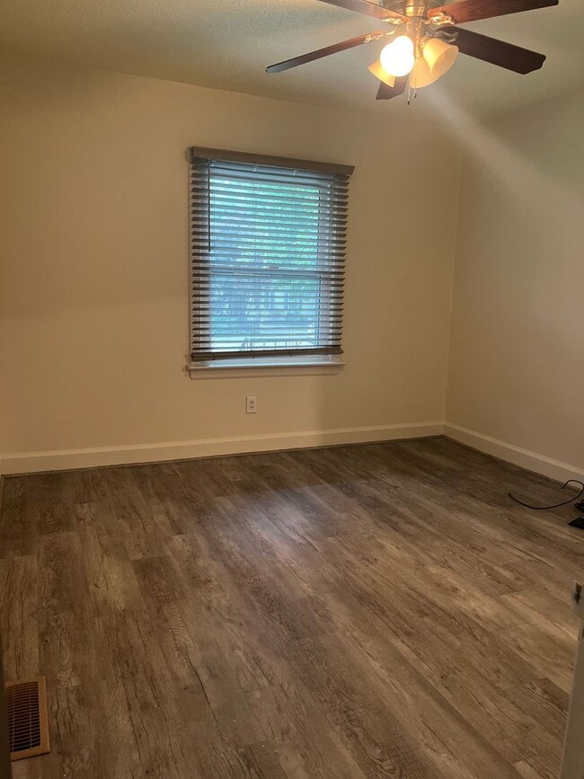 Building Photo - Beautiful Ranch Home In Central Raleigh, A...