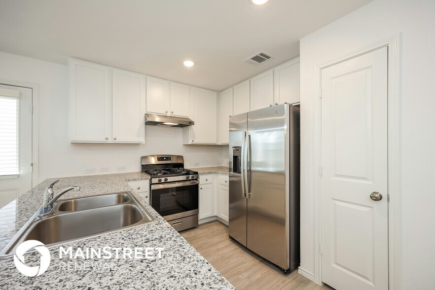 Building Photo - 13815 Goat Cv