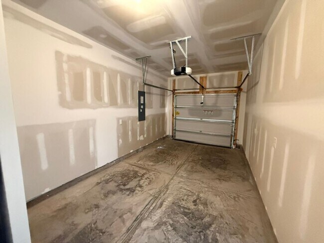 Building Photo - 463 Martins Creek Blvd