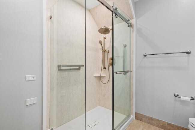 Building Photo - 400 Crosswinds Dr