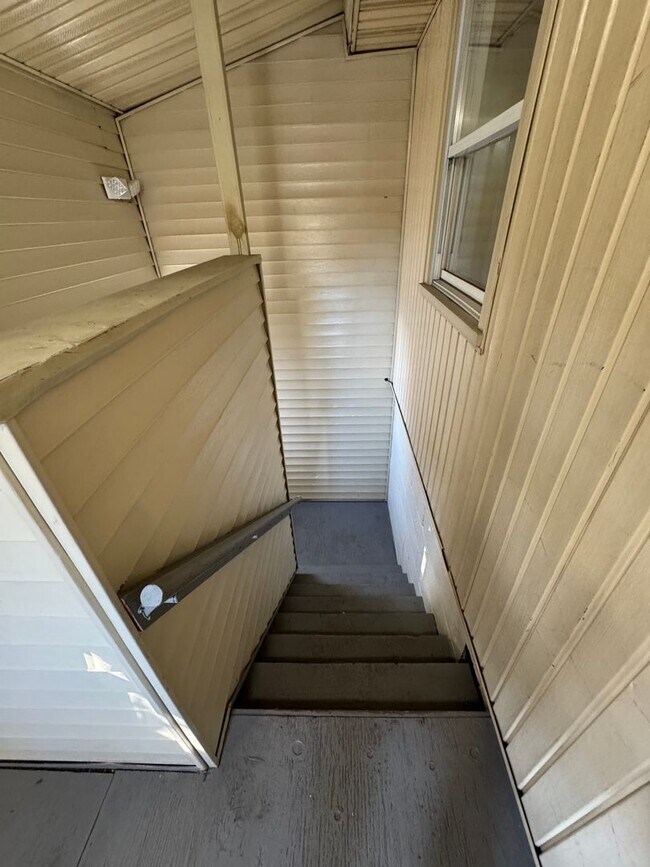 Building Photo - 1036 Chicopee St