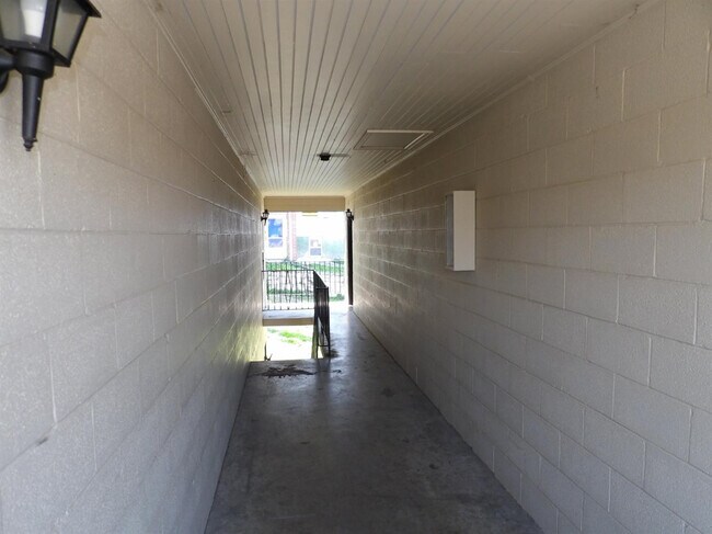 Building Photo - 720 Woodland Ave