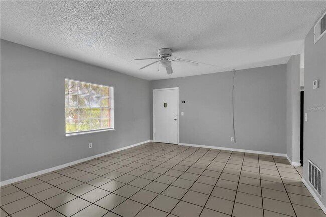 Building Photo - 1629 W Oak Ridge Rd